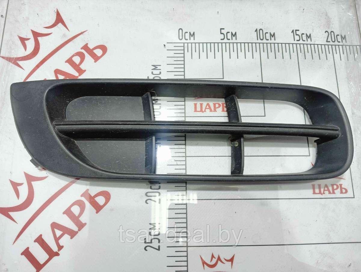 Заглушка (решетка) в бампер передний Skoda Fabia 2 (5J0807368) - фото 1 - id-p222445109