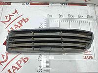Заглушка (решетка) в бампер передний Audi A4 B5 (8D0807345B)