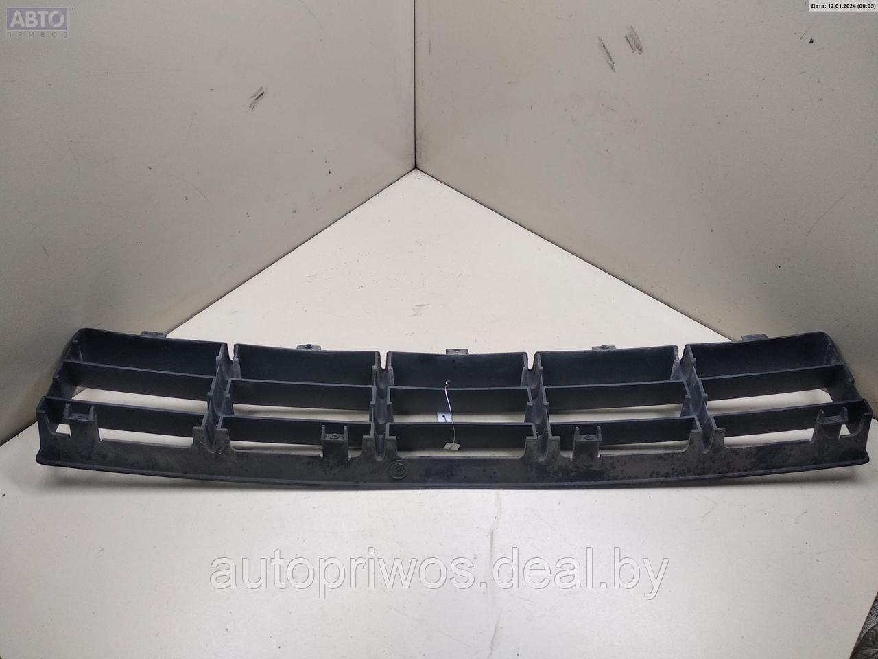 Решетка (заглушка) в бампер Volkswagen Golf-3 - фото 2 - id-p222542894