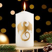 Свеча новогодняя "Символ года 2024", (d)5х(h)10см, цилиндр, белая с золотым драконом  СимаГлобал  9668607
