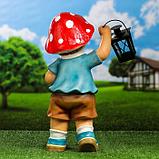Садовая фигура "Гномик-грибочек с фонарем" 21х15х45см, фото 3