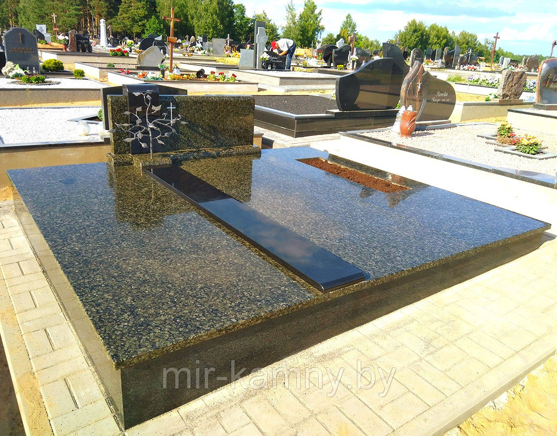 ДВОЙНОЙ ПАМЯТНИК ИЗ ФИНСКОГО ГРАНИТА БАЛТИК-ГРИН