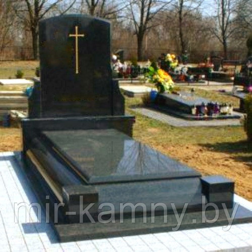 ОДИНОЧНЫЙ ГРАНИТНЫЙ ПАМЯТНИК В БЕРЕСТОВИЦЕ