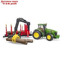 Трактор John Deere, c прицепом и манипулятором, с 4 брёвнами