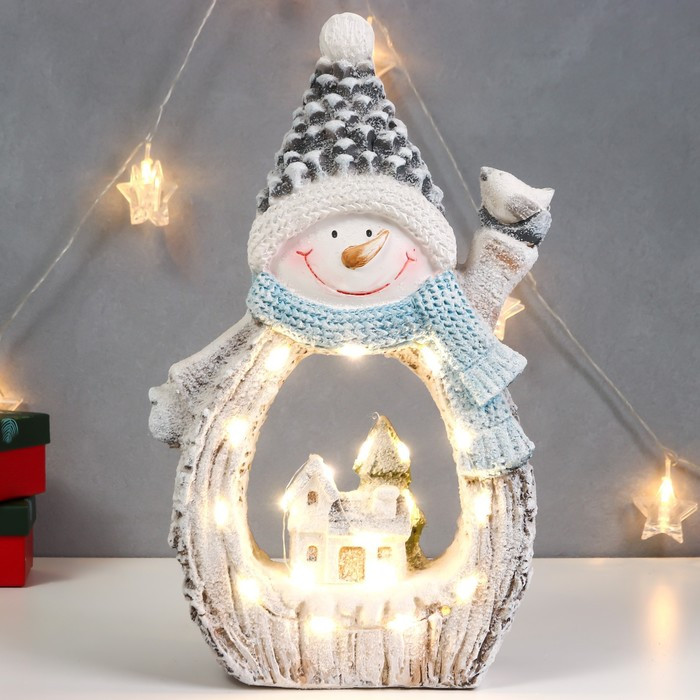 Сувенир керамика свет "Снеговик с птицей и зимним домиком, срез дерева" 41х25х9 см 7567972 - фото 1 - id-p223275699