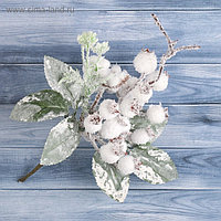 Ветка декоративная с белыми ягодами "Зимняя магия" 20 см 4301796