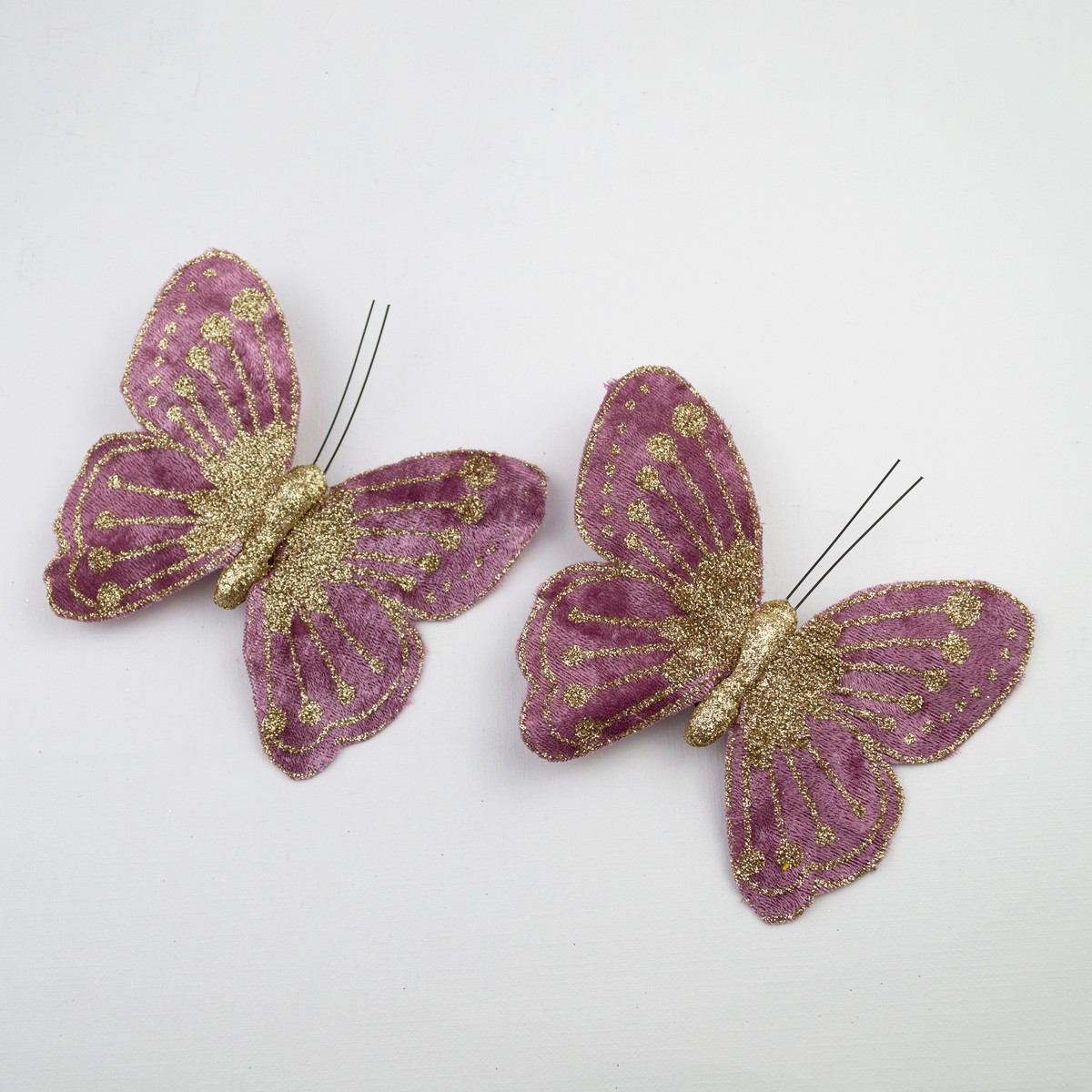 Набор бабочек с глиттером на прищепках, 11 см, 2 шт (сиреневые, CHQ22060/5) - фото 1 - id-p223276075