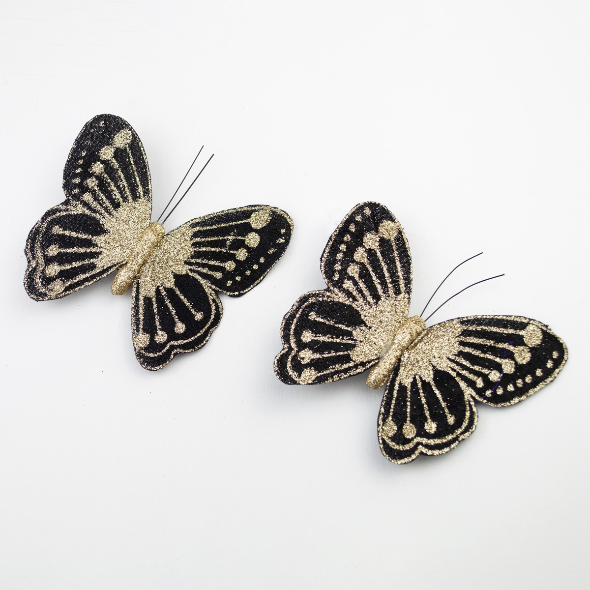 Набор бабочек с глиттером на прищепках, 11 см, 2 шт (черные, CHQ22060/4) - фото 1 - id-p223276076