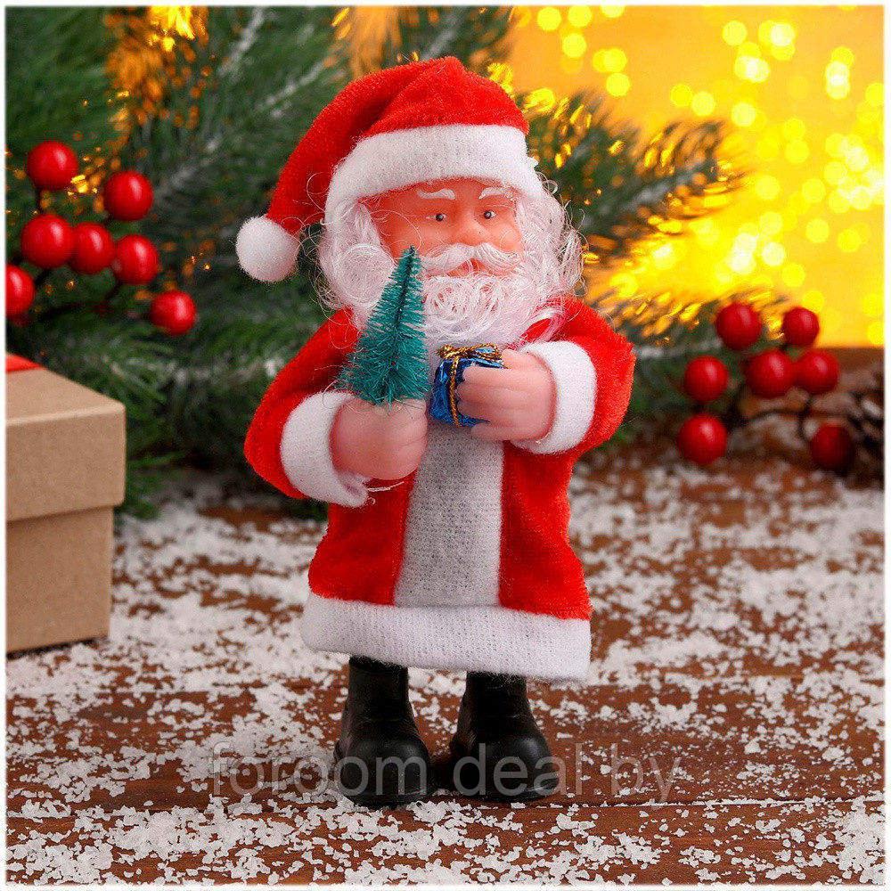 Фигура декоративная "Дед Мороз с ёлкой и подарком" (h)15см Зимнее Волшебство 703370 - фото 1 - id-p223326699