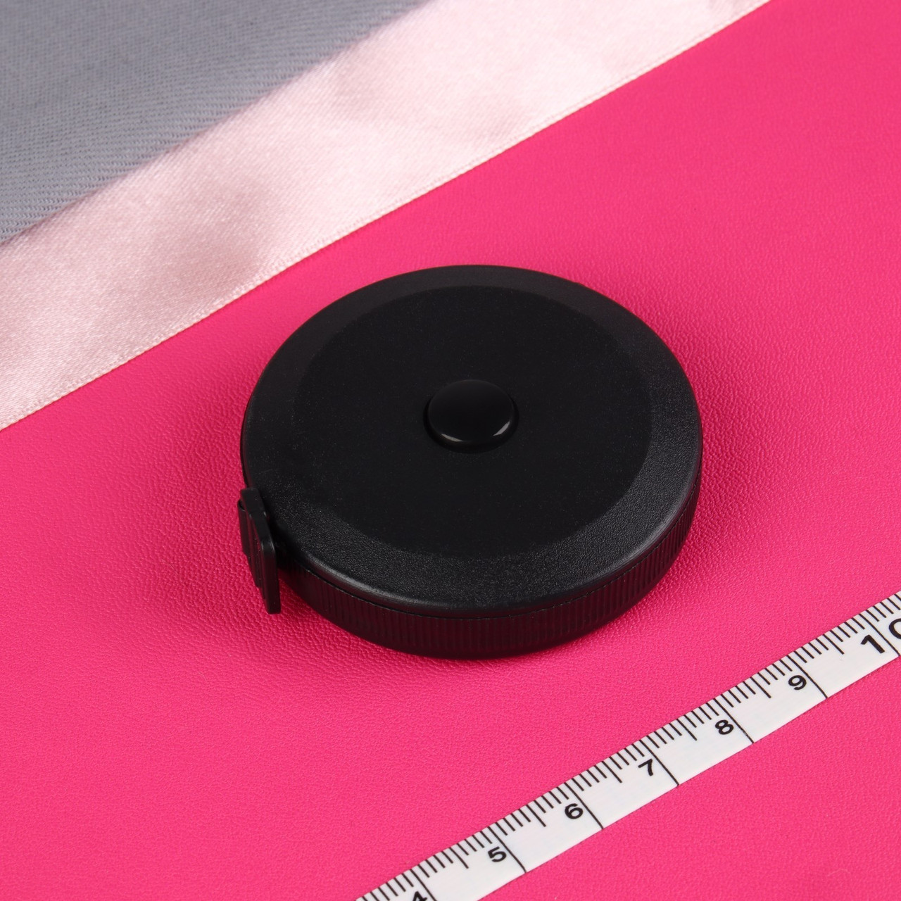 Сантиметровая лента рулетка 0,75*150 см, черного цвета,сантиметр -белый