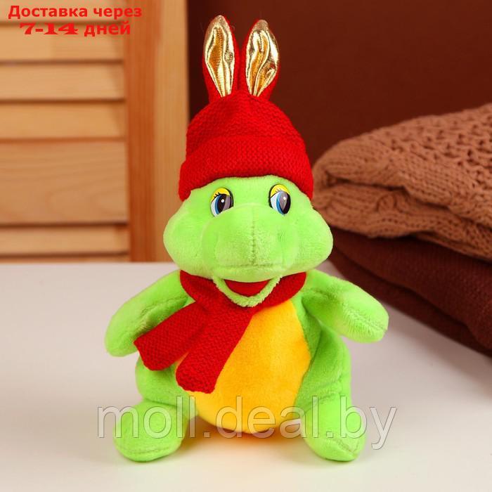 Мягкая игрушка "Дракон" в красной шапке с ушами, 15 см, цвет зеленый - фото 2 - id-p223341542