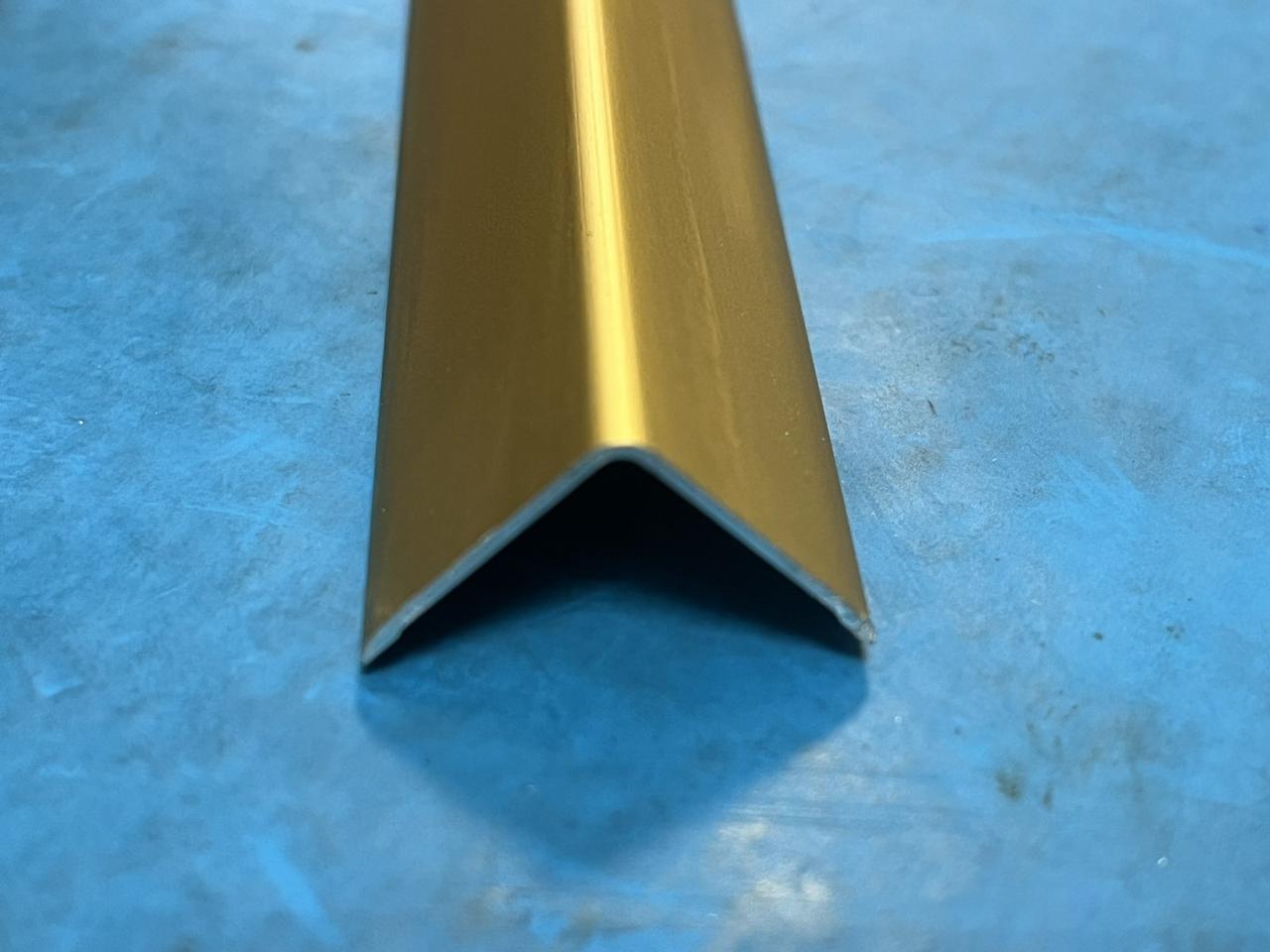 Уголок алюминиевый 30х30х1,2 (2,7 м), цвет золото глянец