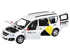 Машина ''АВТОПАНОРАМА'' Яндекс.Такси LADA LARGUS, белый, 1/24, свет, звук, в/к 24,5*12,5*10,5 см, фото 3