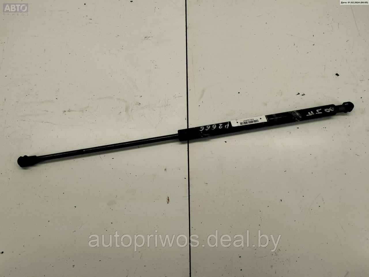 Амортизатор крышки (двери) багажника Volkswagen Polo (1994-1999) - фото 1 - id-p207394670