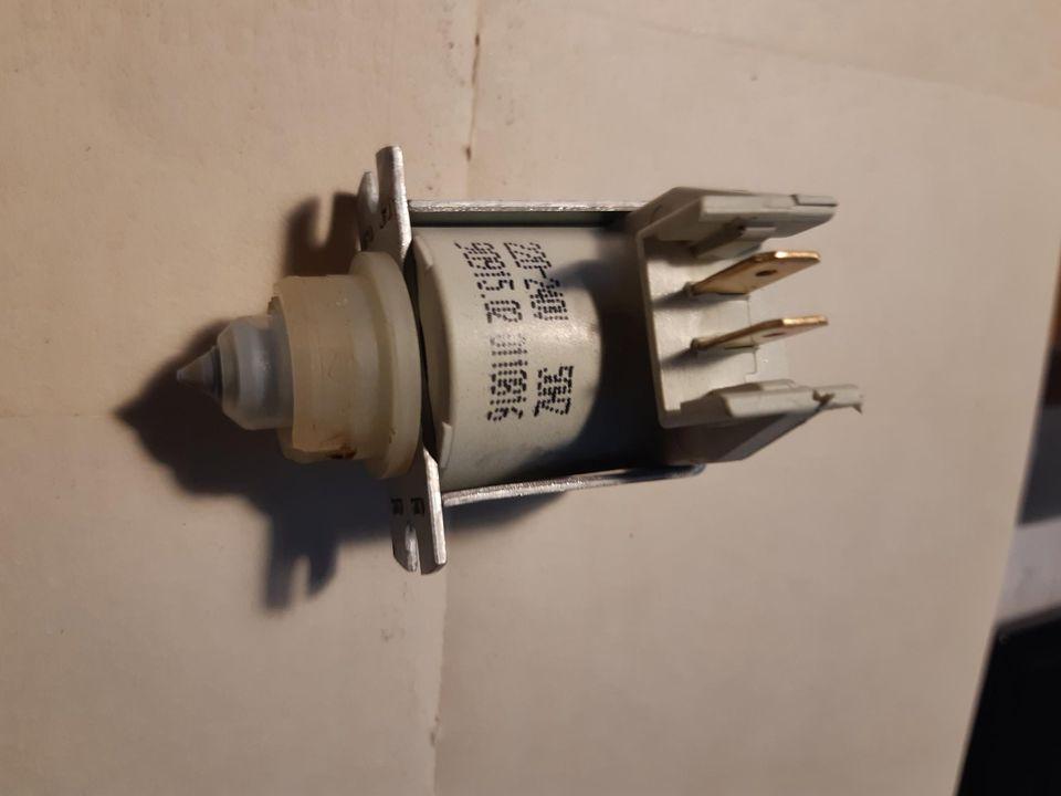 Соленоидный клапан для посудомоечной машины Bosch 90915.02 19110BE 220-240V (Разборка) - фото 1 - id-p223463022