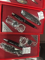 Сувенирный набор к празднику ручка, брелок, брелок ( штопор, отвертка, открывашка, нож) в упаковке