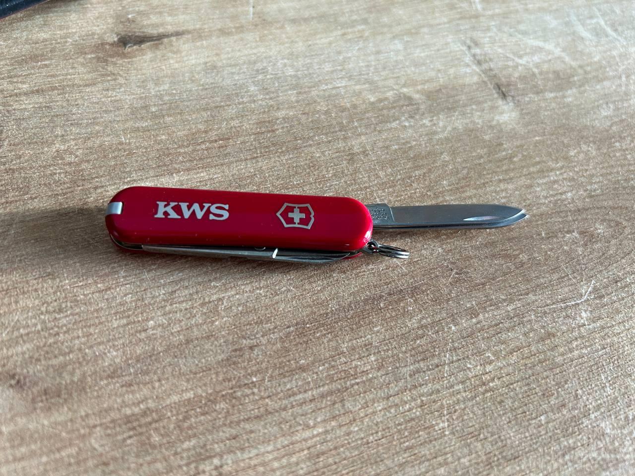 Нож-брелок Victorinox Classic Red (а.45-039400) - фото 2 - id-p223622175