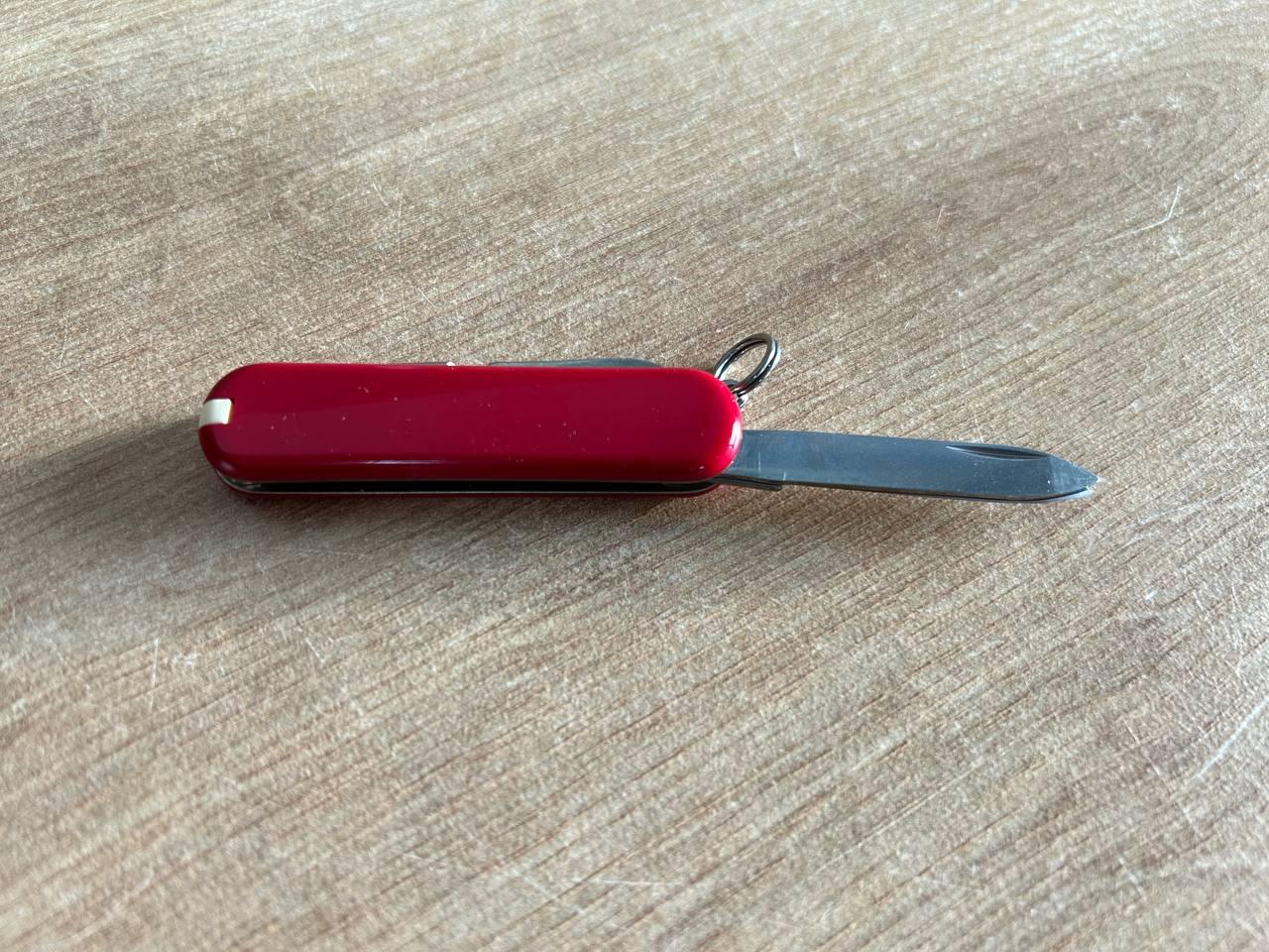 Нож-брелок Victorinox Classic Red (а.45-039400) - фото 4 - id-p223622175
