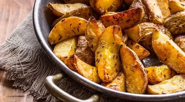 Картошка дольками со специями