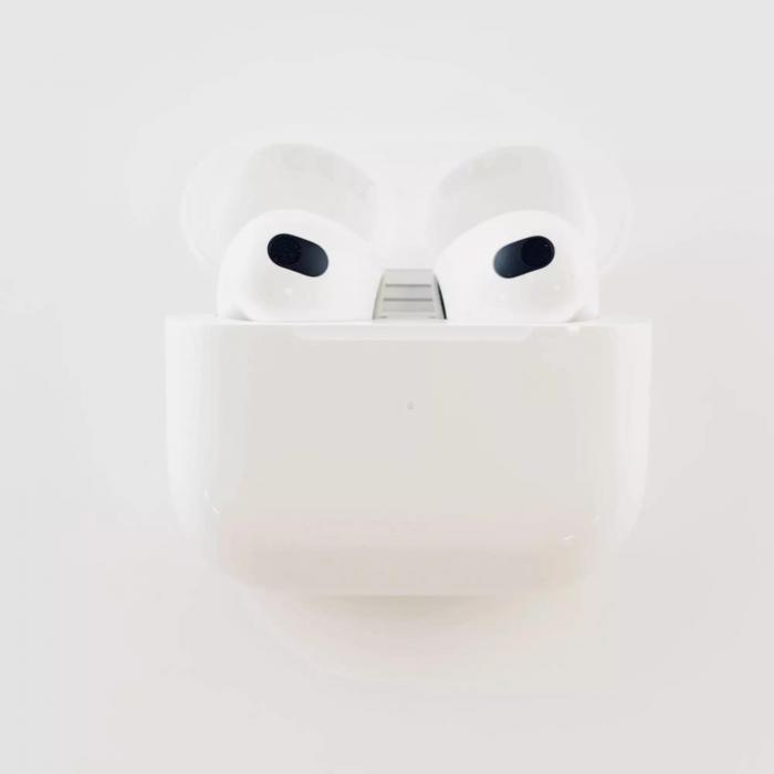 Apple AirPods (3rd generation) with Wireless Charging Case, Model A2565 A2564 A2566 (Восстановленный) - фото 1 - id-p223547278