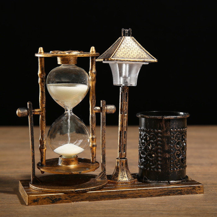 Песочные часы с карандашницей и подсветкой Уличный фонарик - фото 2 - id-p223720953
