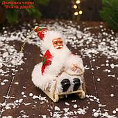 Дед Мороз "В костюмчике с узорами и мехом, на санях" 13 см, красно-белый