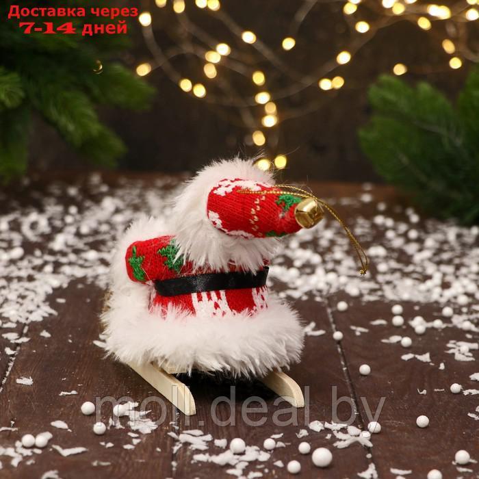 Дед Мороз "В костюмчике с узорами и мехом, на санях" 13 см, красно-белый - фото 3 - id-p223648854