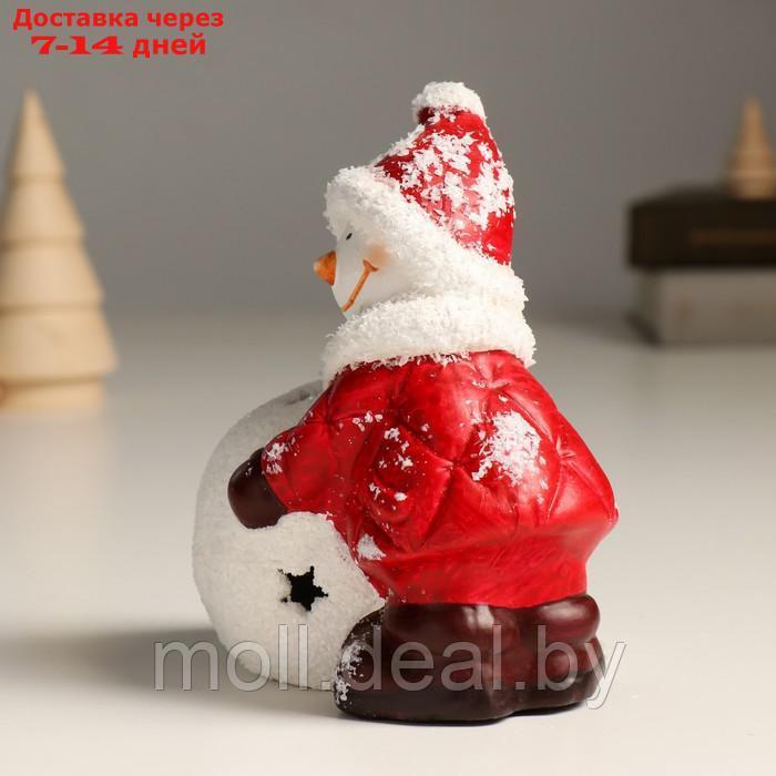 Сувенир керамика свет "Снеговик в красном пуховике со снежным шаром" 10,8х8х13,7 см - фото 3 - id-p223666647