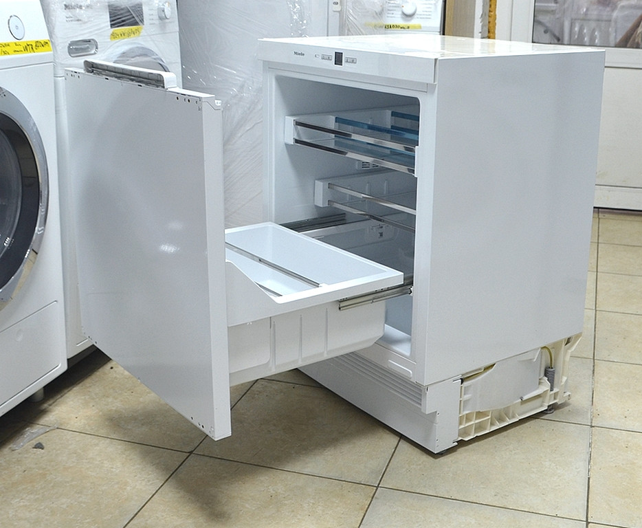 Встраиваемый холодильник c выдвижной тележкой K31252Ui  новый  Германия Гарантия 6 мес