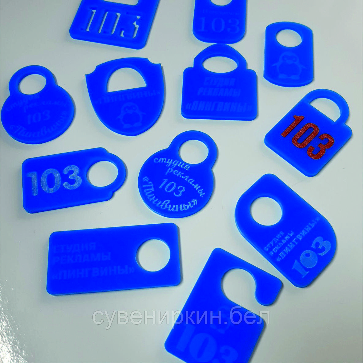 Гардеробные номерки из синего оргстекла - фото 1 - id-p224002492