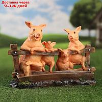 Садовая фигура "Свинки - семья у корыта" 27х38х13см
