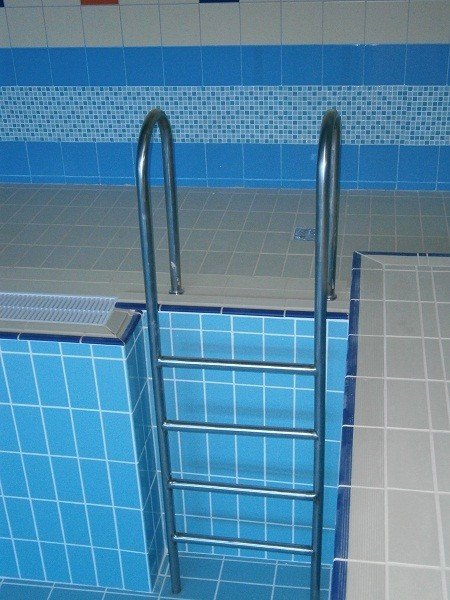 Лестницы для бассейнов из нержавеющей стали - фото 3 - id-p224028988