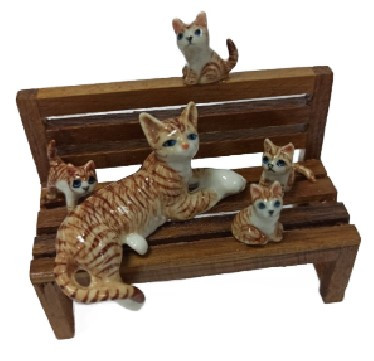 Фигурка фарфоровая №13 «Кошка с котятами рыжими на скамейке» - фото 1 - id-p203781530
