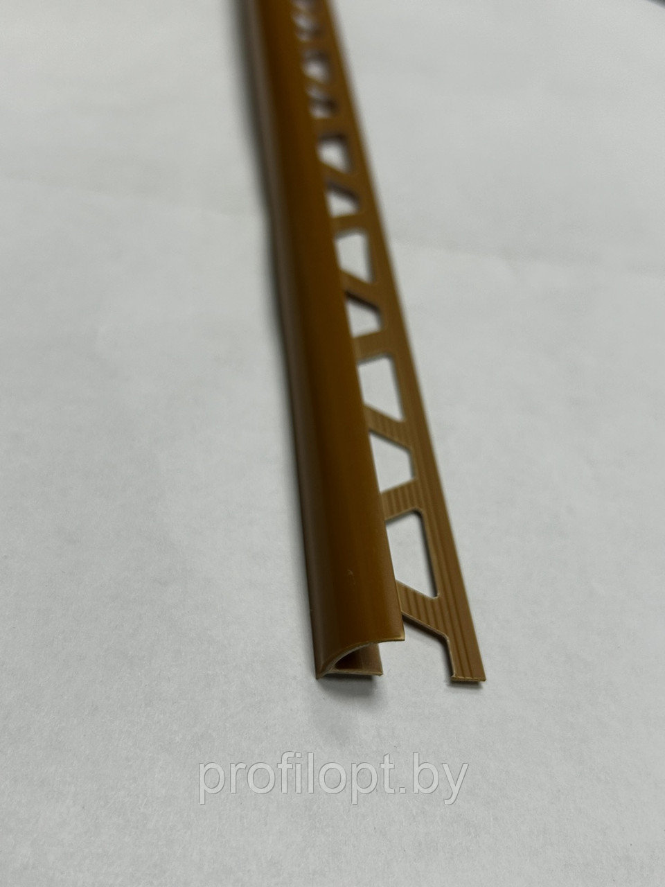 Уголок (раскладка) для плитки наружный ПВХ 8 мм., 2,5м. Карамель