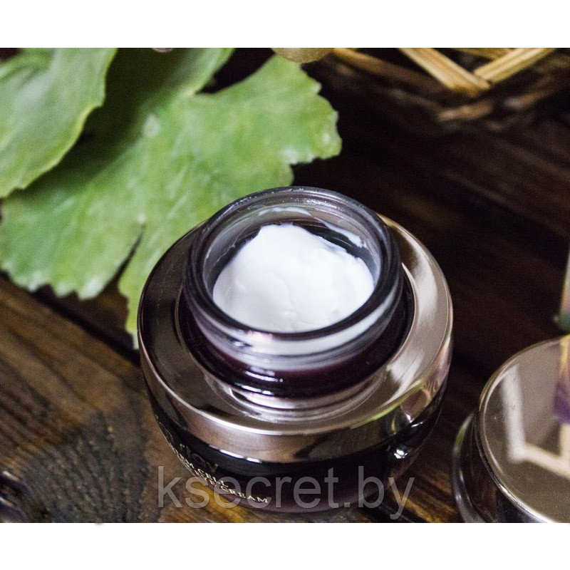 Лифтинг-крем для глаз со стволовыми клетками FARMSTAY Grape Stem Cell Wrinkle Repair Eye Cream 50 мл - фото 2 - id-p224270376