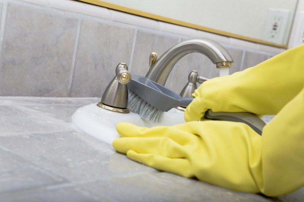 Средство для мытья и дезинфекции сантехнического оборудования «ФИОН дез санит», 5 л - фото 3 - id-p224282692