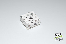 Коробка 60х60х30 Черно-золотые звезды (белое дно)