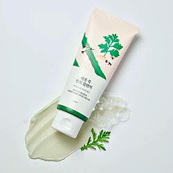 150 мл. Успокаивающая пенка для умывания с полынью Round Lab Mugwort Calming Cleanser