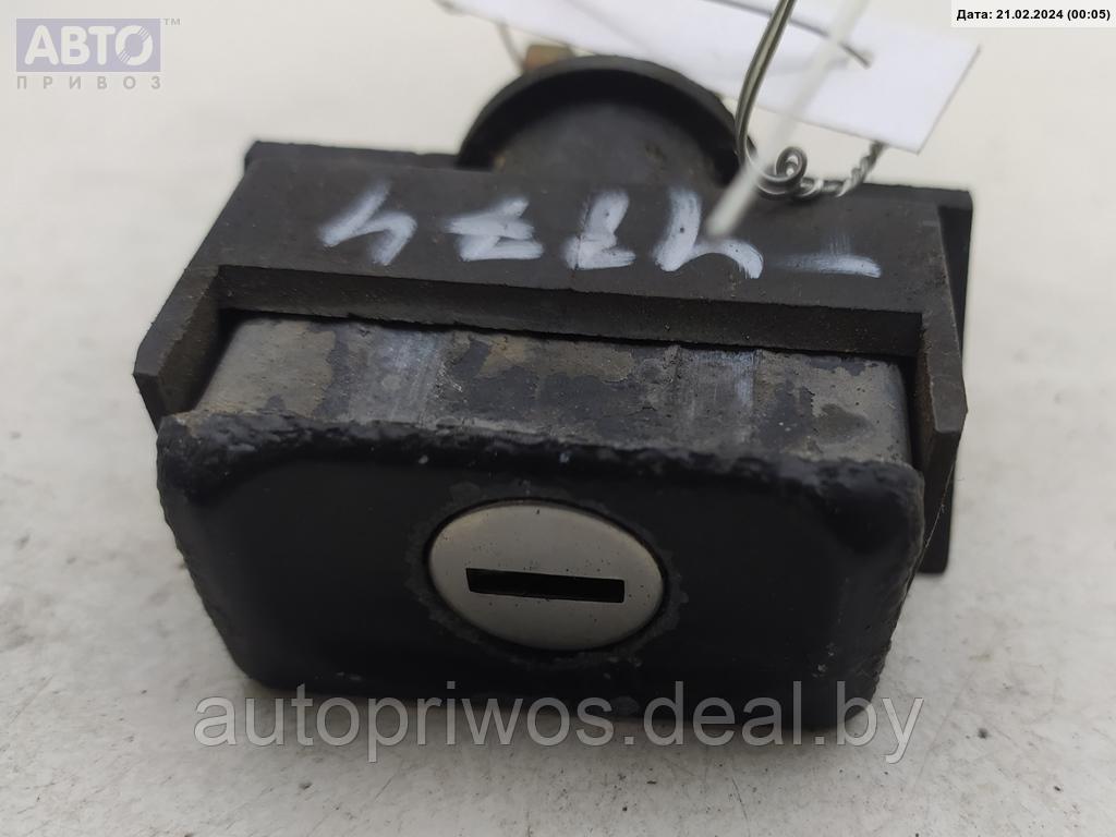 Кнопка открывания багажника Volkswagen Golf-2 - фото 1 - id-p224314037
