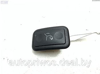 Кнопка открывания багажника Mercedes W204 (C)
