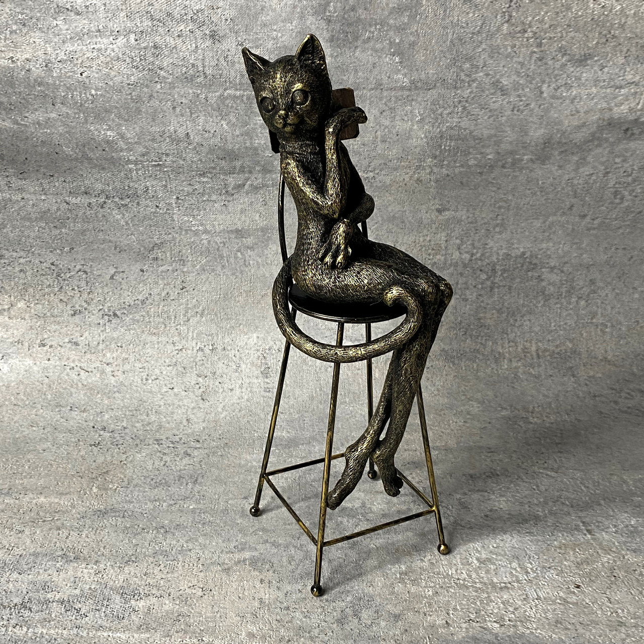 Статуэтка Кошка в кресле