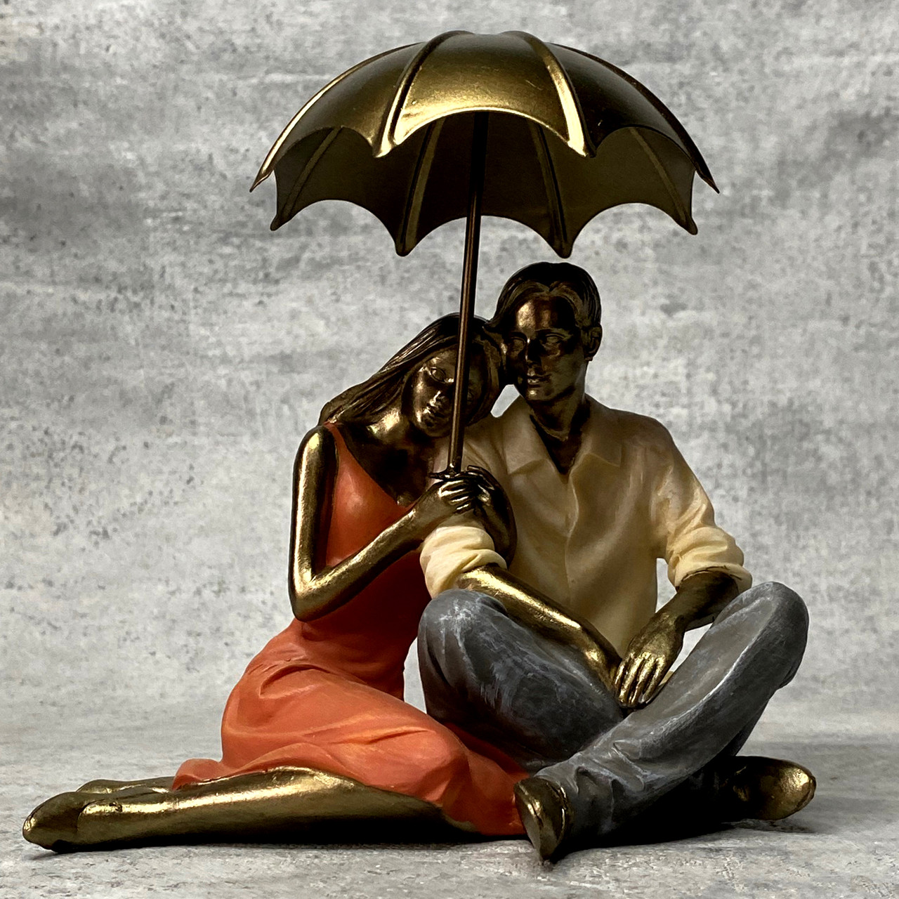 Фигура интерьерная Пара под зонтом в золоте