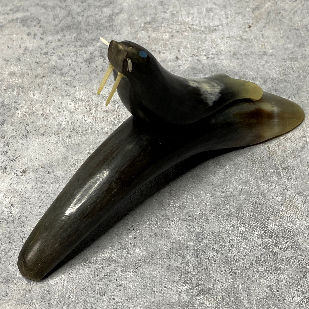 Фигурка из рога Морской котик, винтаж, СССР, фото 1