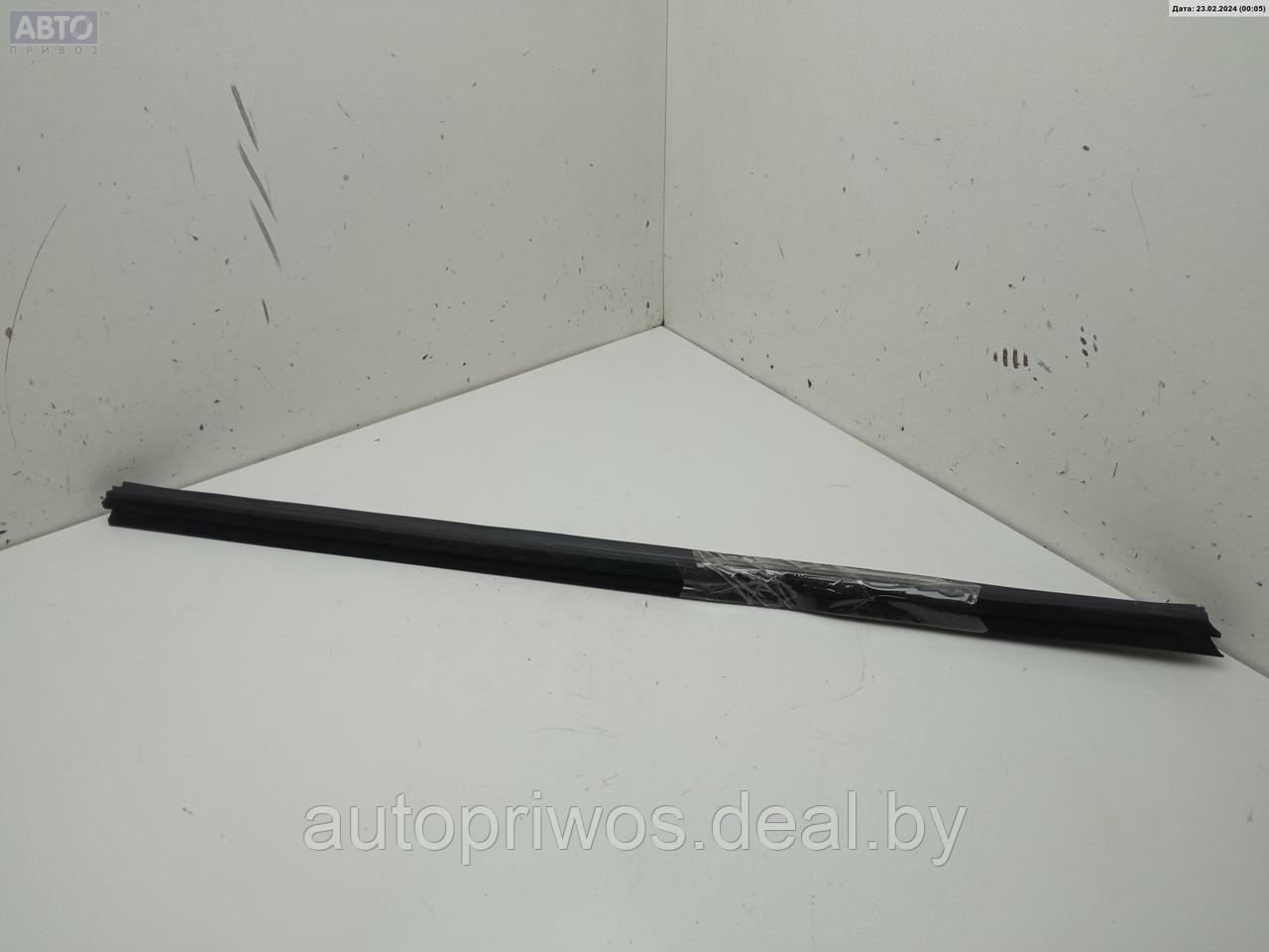 Молдинг стекла заднего Volvo S40 / V50 (2004-2013) - фото 1 - id-p224429380