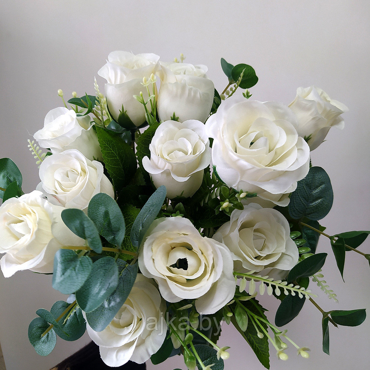 Букет из искусственных роз с эвкалиптом 50 см, белый - фото 1 - id-p224478894