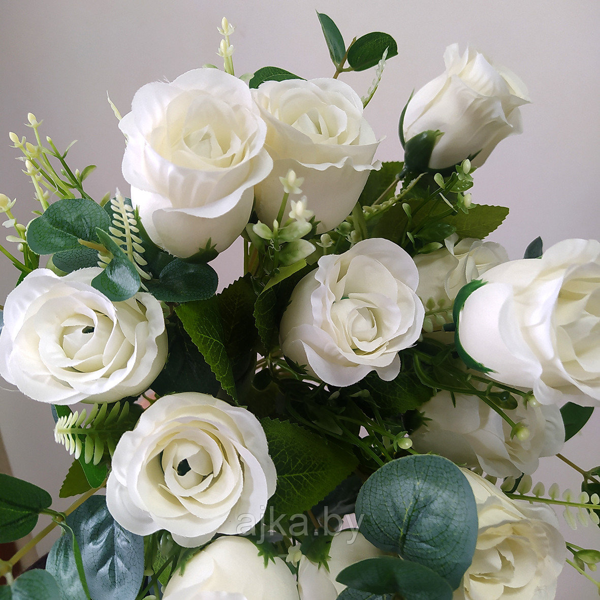Букет из искусственных роз с эвкалиптом 50 см, белый - фото 4 - id-p224478894