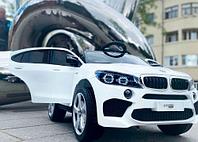 Детский электромобиль RiverToys BMW X6M Lux X011XX (белый) полноприводной