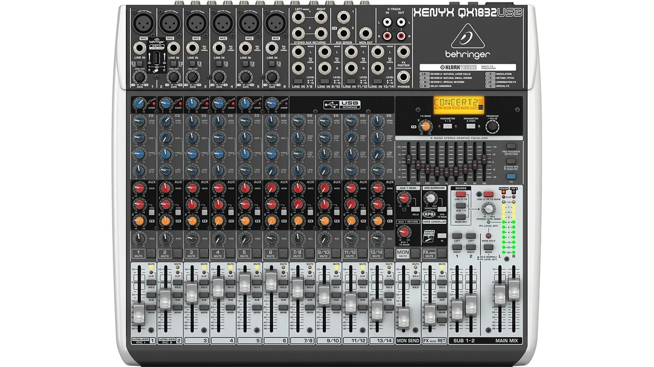 Микшерный пульт Behringer QX1832USB