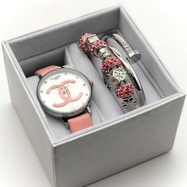 Женский подарочный набор 3в1 CHANEL часы + два браслета в в крафтовой коробочке - фото 2 - id-p224545243