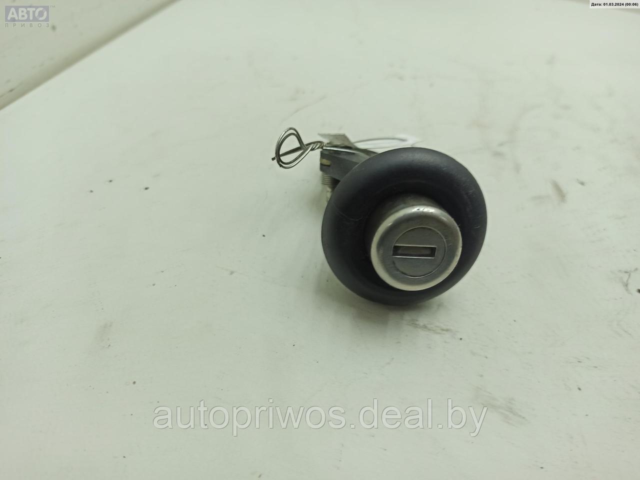Кнопка открывания багажника Renault Sandero - фото 1 - id-p224559908